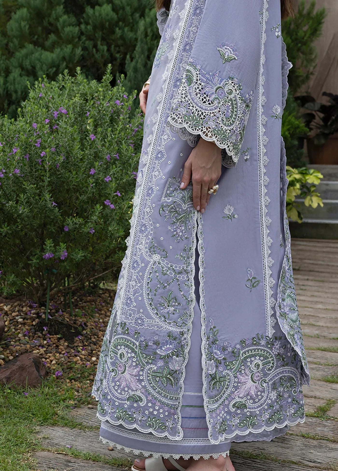 MUSHQ-3PC LAWN EMBROIDERED SHIRT WITH KHADDI NET EMB DUPATTA AND TROUSER | KF-4804