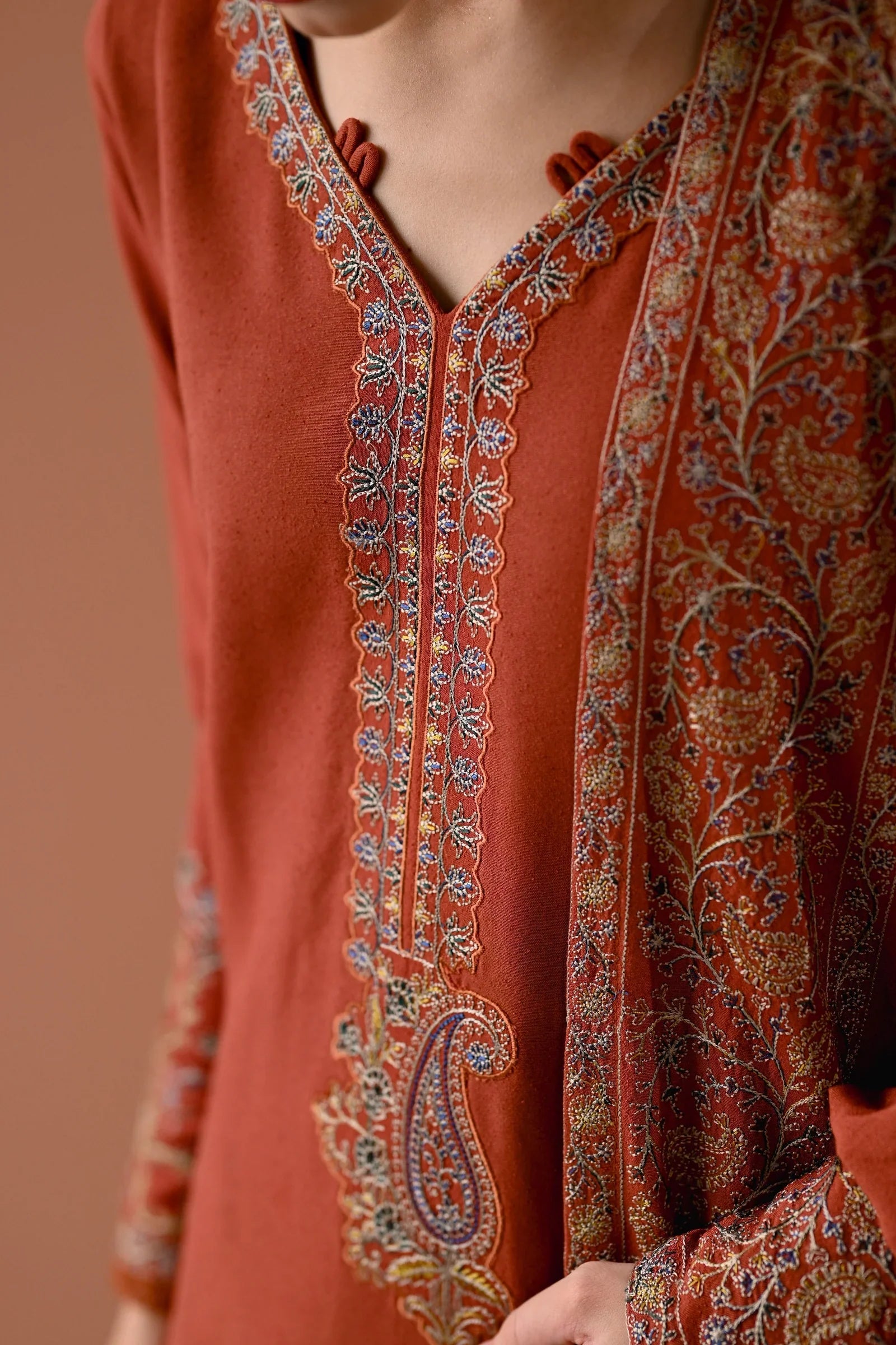 BATIK - 3PC LAWN EMBROIDERED SHIRT WITH LAWN EMBROIDERED DUPATTA AND TROUSER | KF-4684