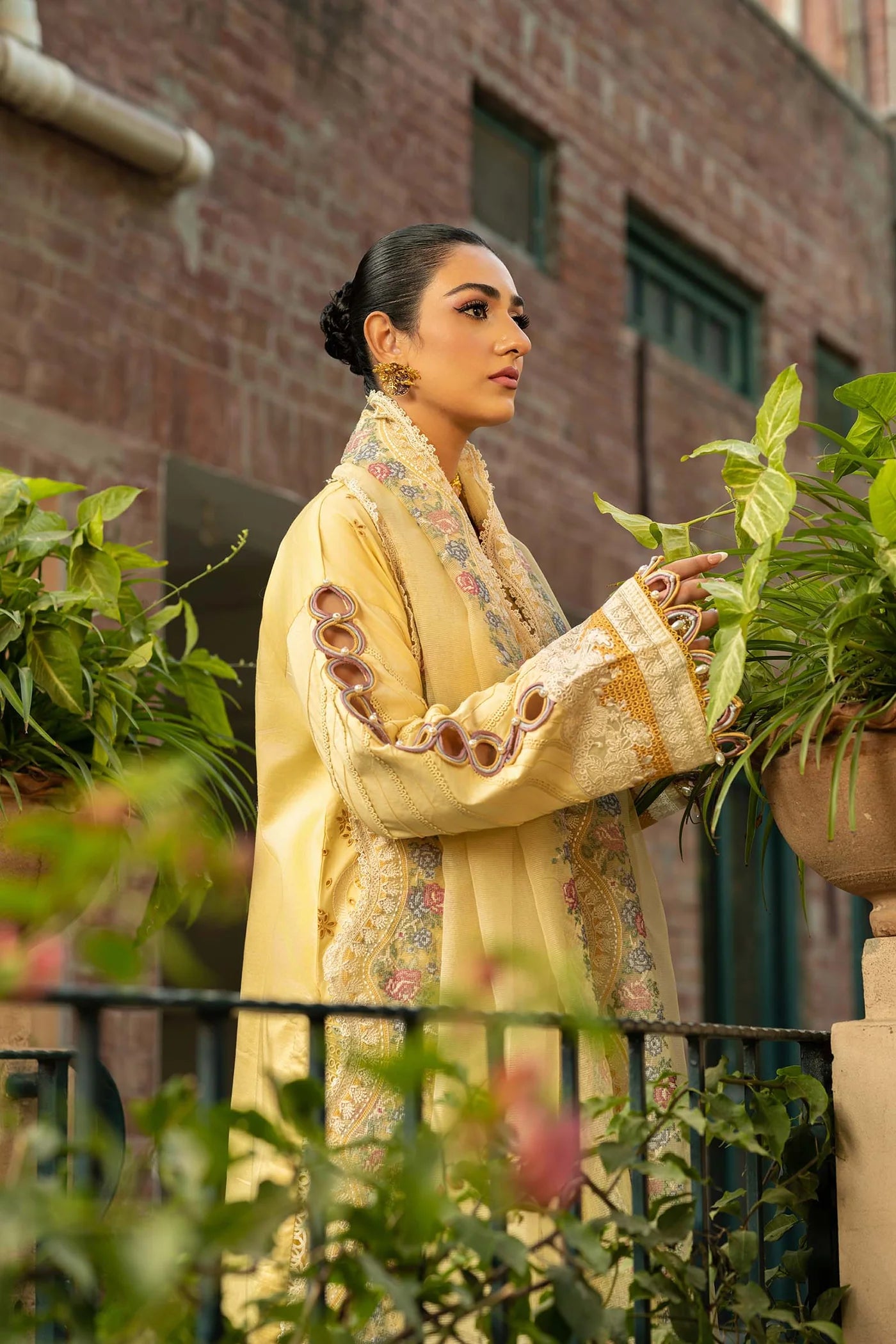 MAHNUR-3PC LAWN EMBROIDERED SHIRT WITH KHAADI NET EMBROIDERED DUPATTA AND TROUSER | KF-4657
