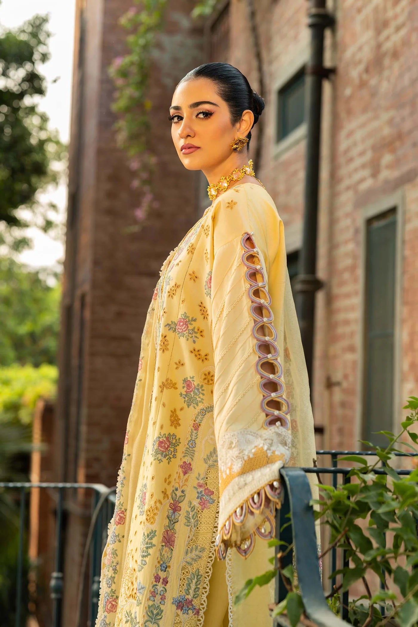 MAHNUR-3PC LAWN EMBROIDERED SHIRT WITH KHAADI NET EMBROIDERED DUPATTA AND TROUSER | KF-4657