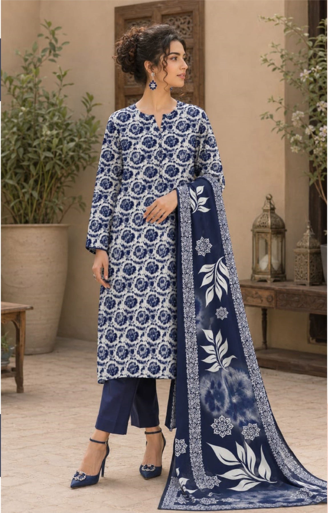 Isbah Noor Vol 106 - Design 12