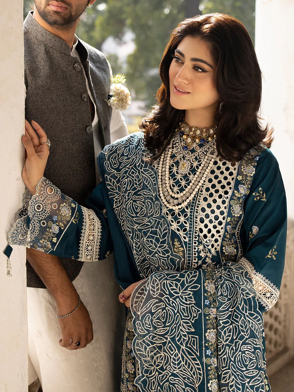 MAHNUR-3PC LAWN EMBROIDERED SHIRT WITH ORGANZA EMBROIDERED DUPATTA AND TROUSER | KF-4609